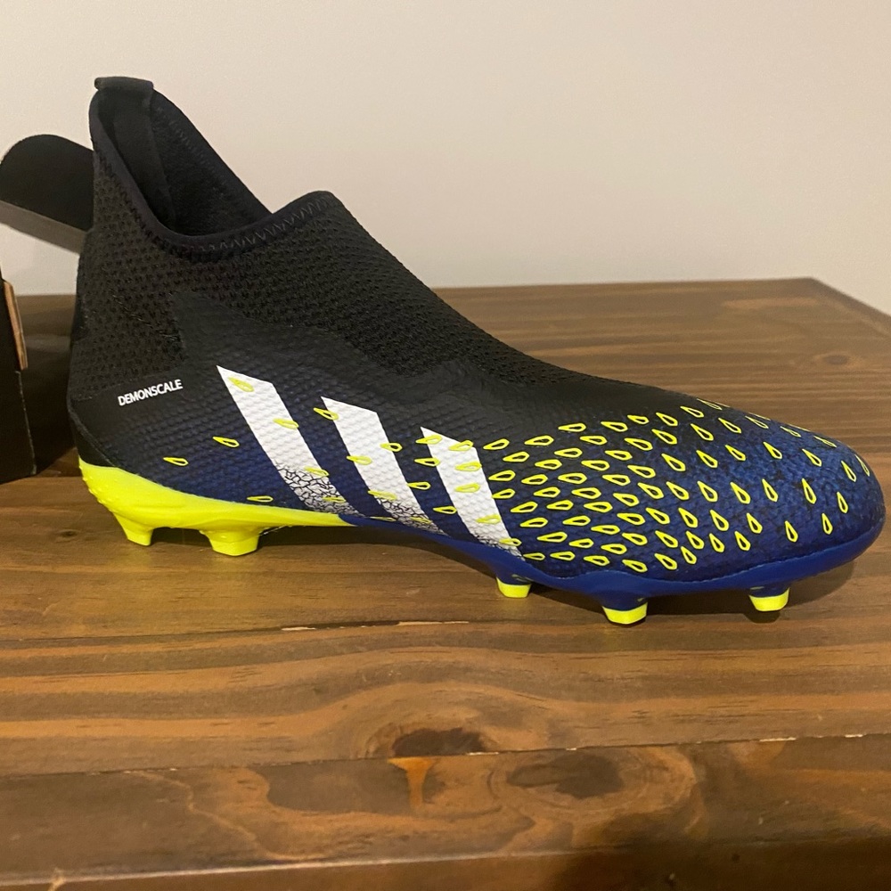 Never worn Adidas Soccer Cleats size 6.